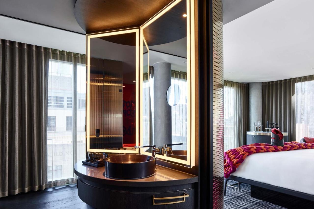 W Melbourne Hotel Bagian luar foto A bathroom at the hotel